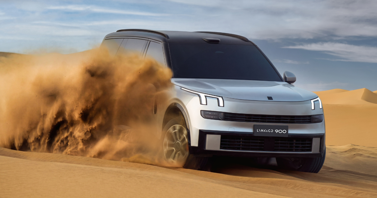 Lynk & Co 900 off road en la arena